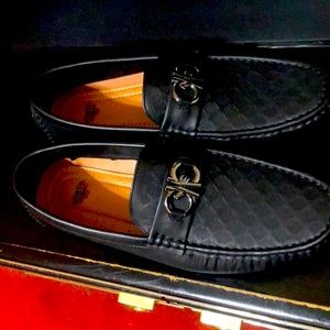 They are a size 9 perfect condition..